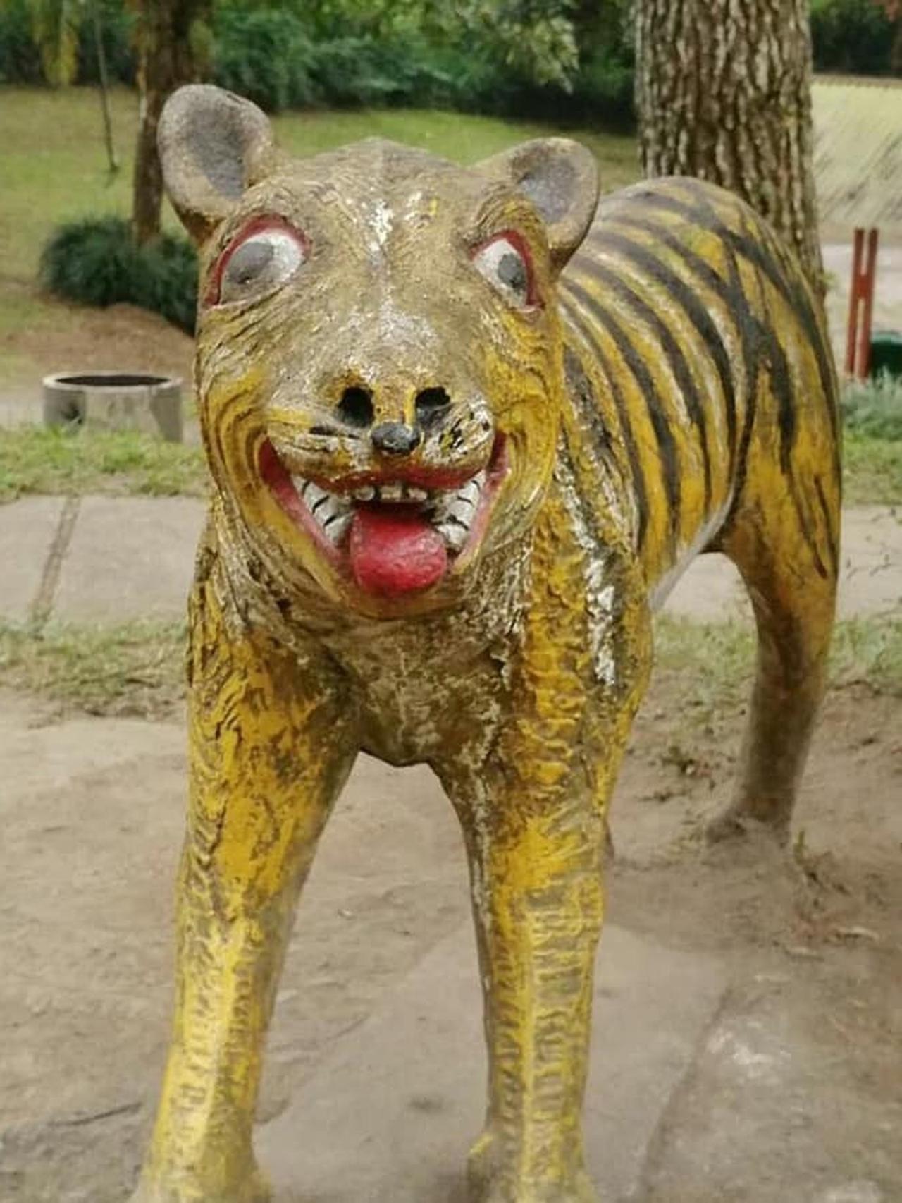 Nggak Ada Serem-Seremnya, 3 Patung Macan Ini Malah Bikin Ngakak